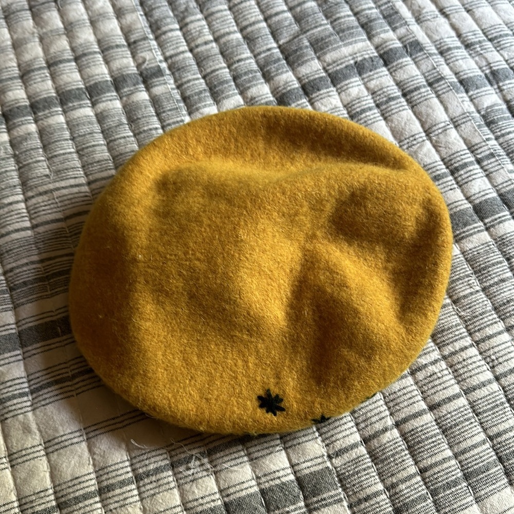 Yellow hat - Picture 3 of 4